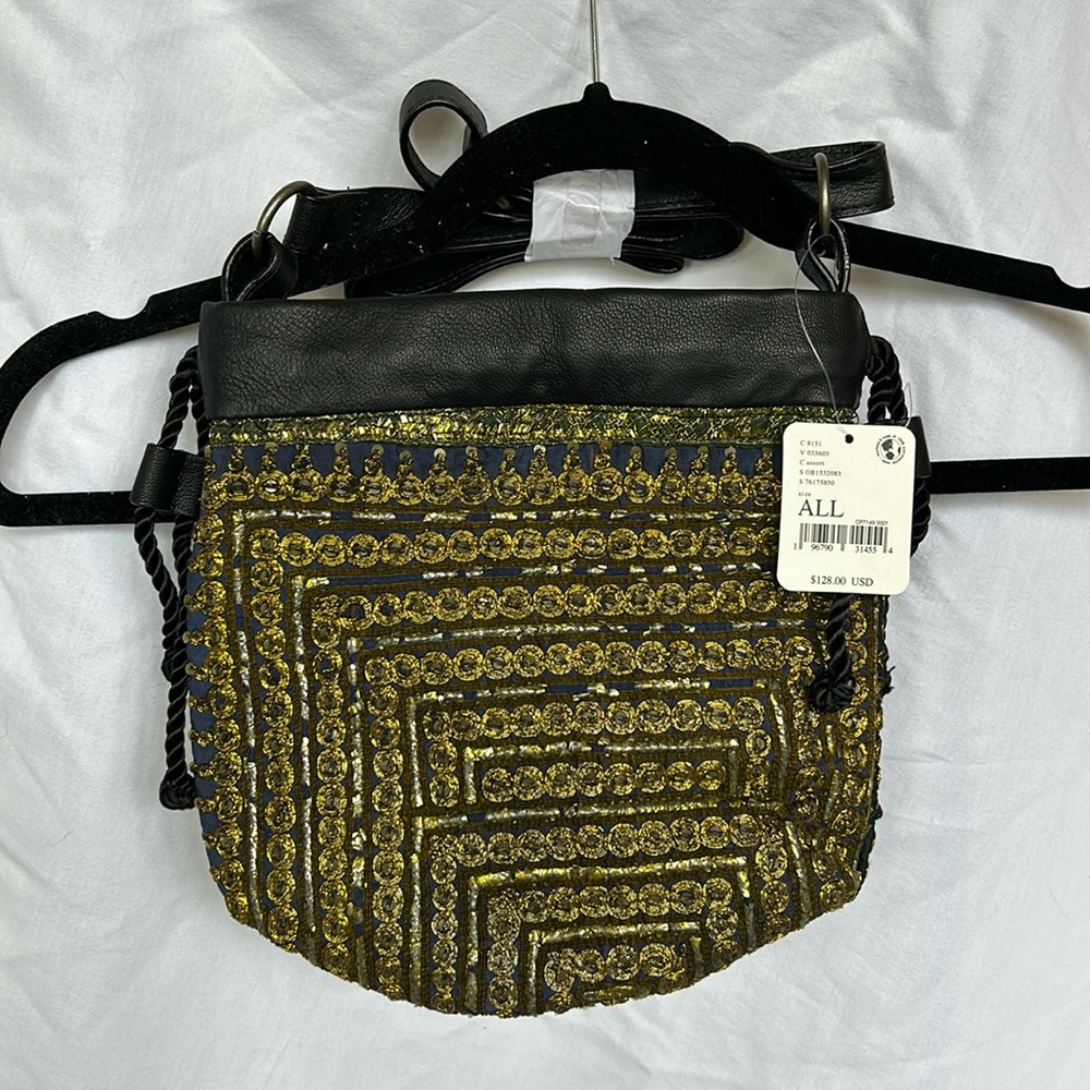 Free People Queen Embellished Purse. 🛍️